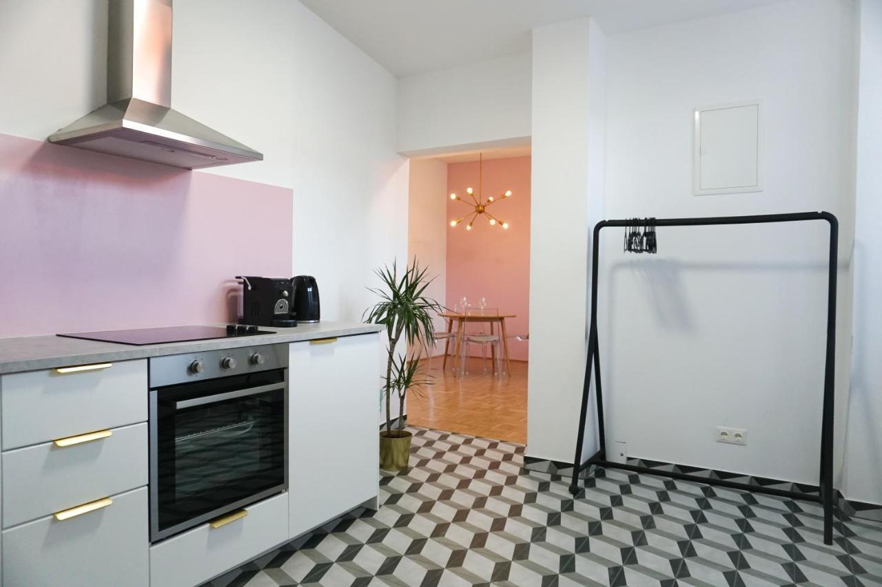 Vibrant Design Apartments - Full Kitchen - Wi-Fi - 18 Mins To City Centre Wien Eksteriør bilde
