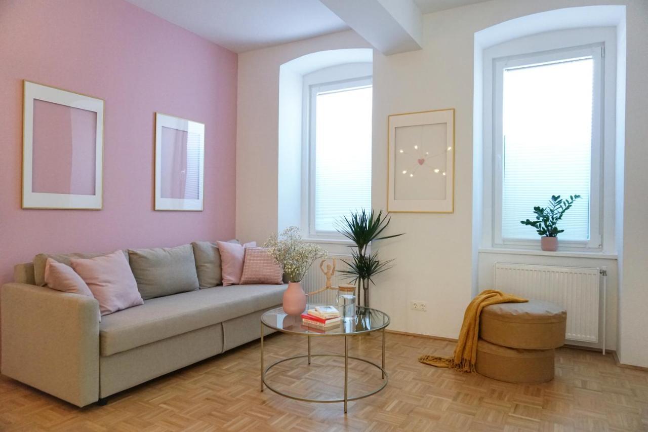 Vibrant Design Apartments - Full Kitchen - Wi-Fi - 18 Mins To City Centre Wien Eksteriør bilde