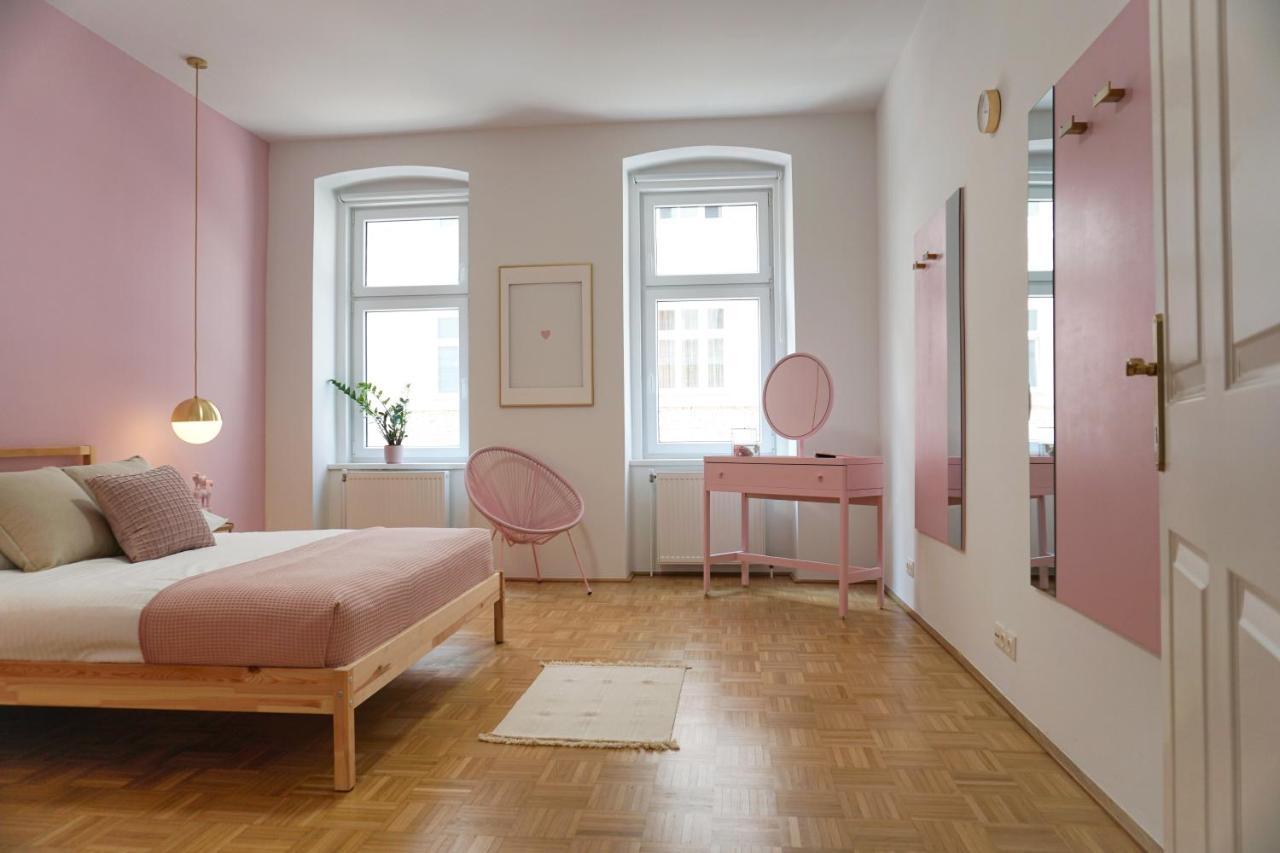 Vibrant Design Apartments - Full Kitchen - Wi-Fi - 18 Mins To City Centre Wien Eksteriør bilde